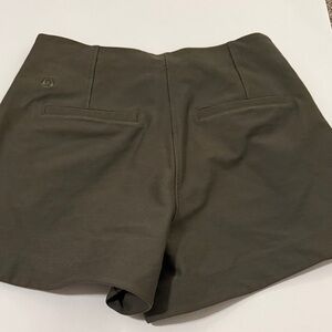 Lululemon Womens Olive Green Shorts - Size 4